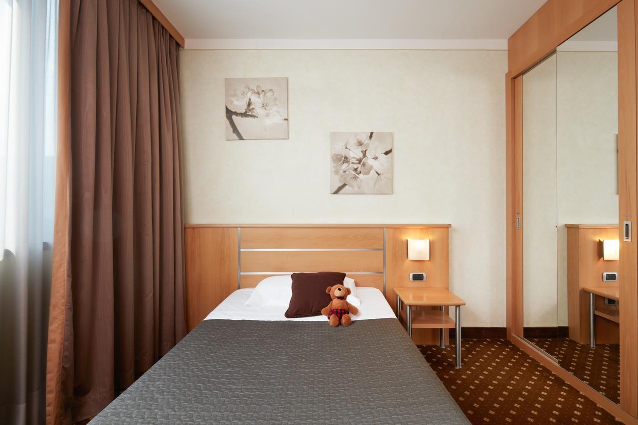 Garda Hotel モンティキアーリ エクステリア 写真
